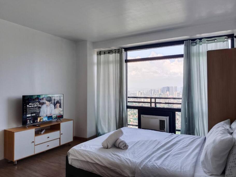 58F Minimalist Studio Panoramic View in Gramercy view 2