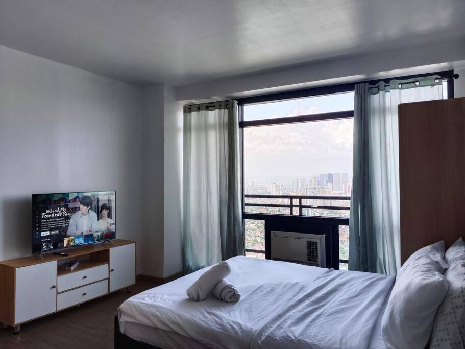58F Minimalist Studio Panoramic View in Gramercy view 3