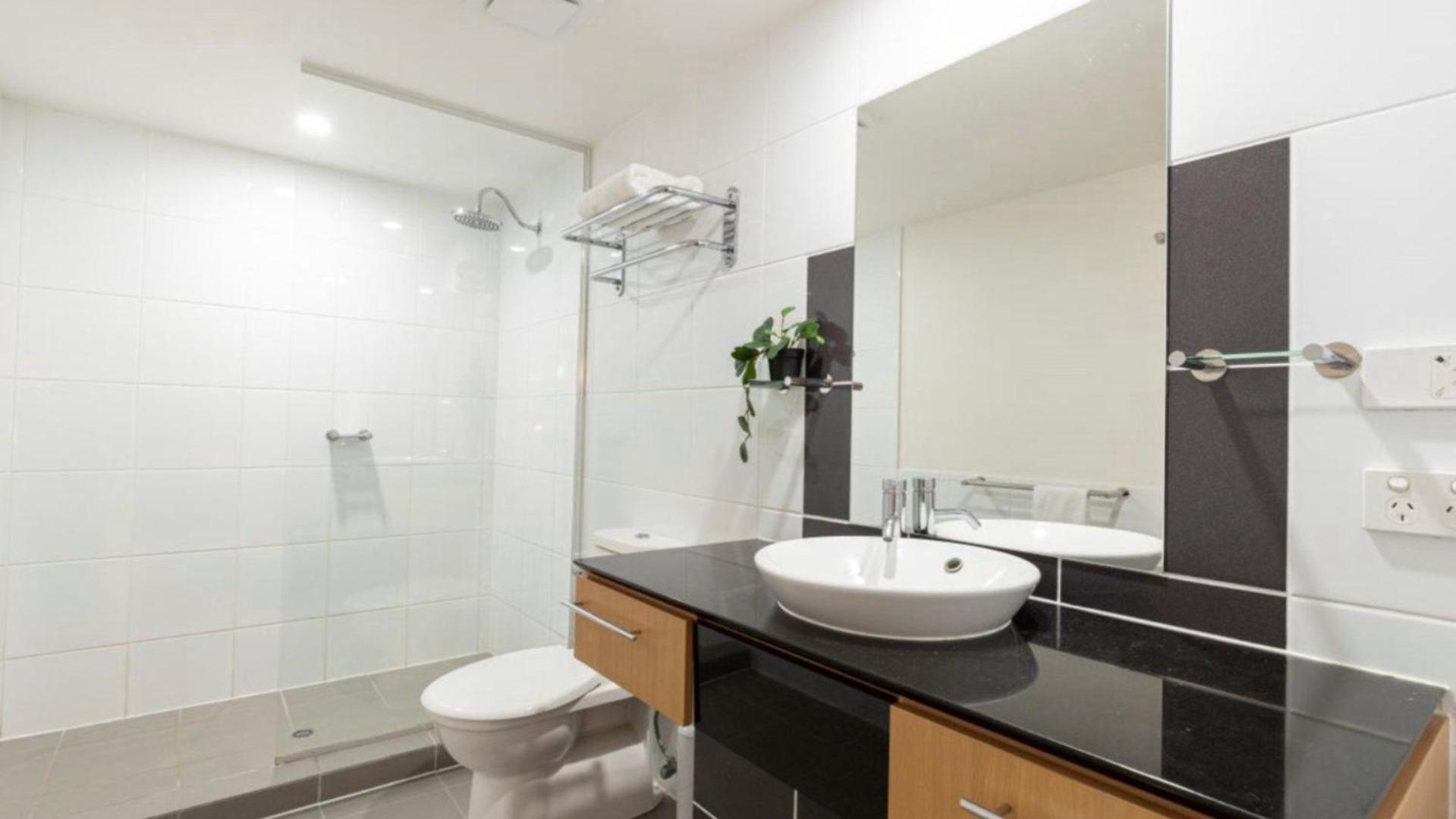 Lovely Studio Apartment Overlooking Golf Course!