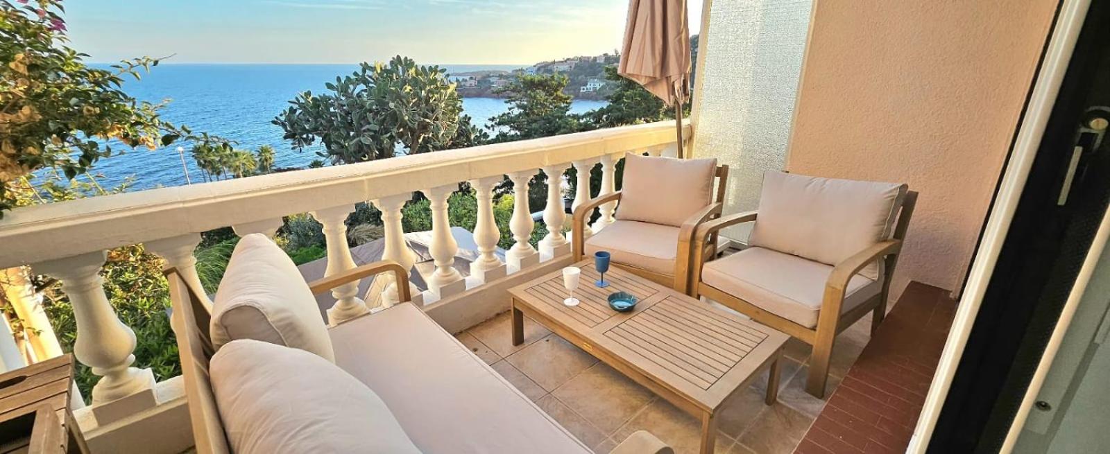 Vue mer & terrasse Studio calme parking St Raphaël