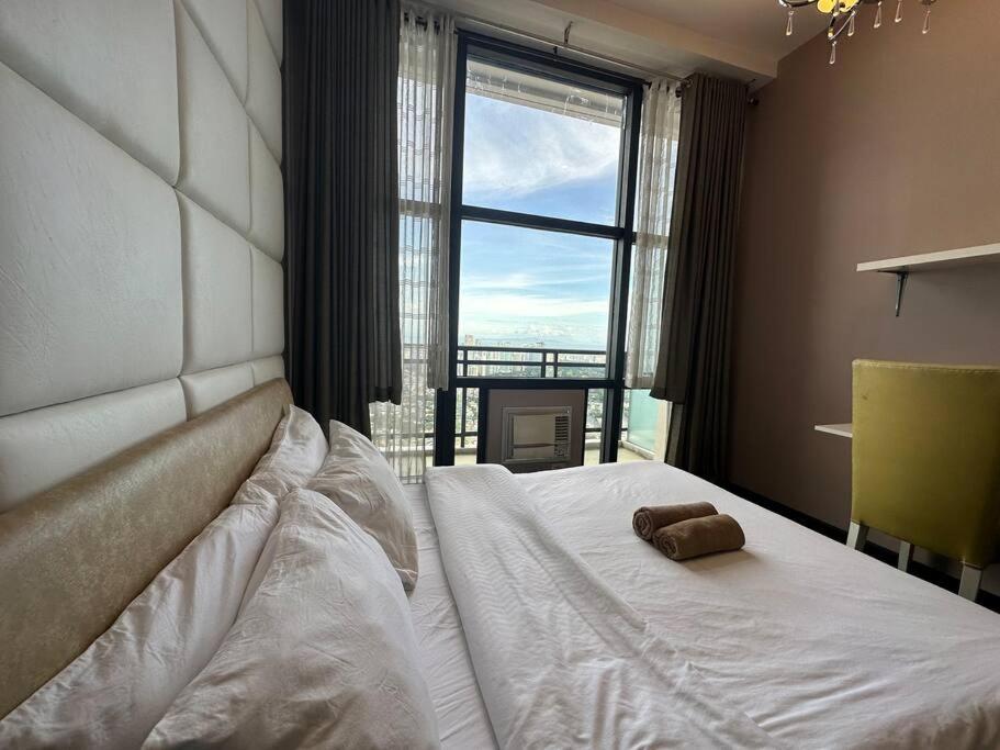 68F 1 Bedroom Penthouse Suite Gramercy Pool Sauna view 3