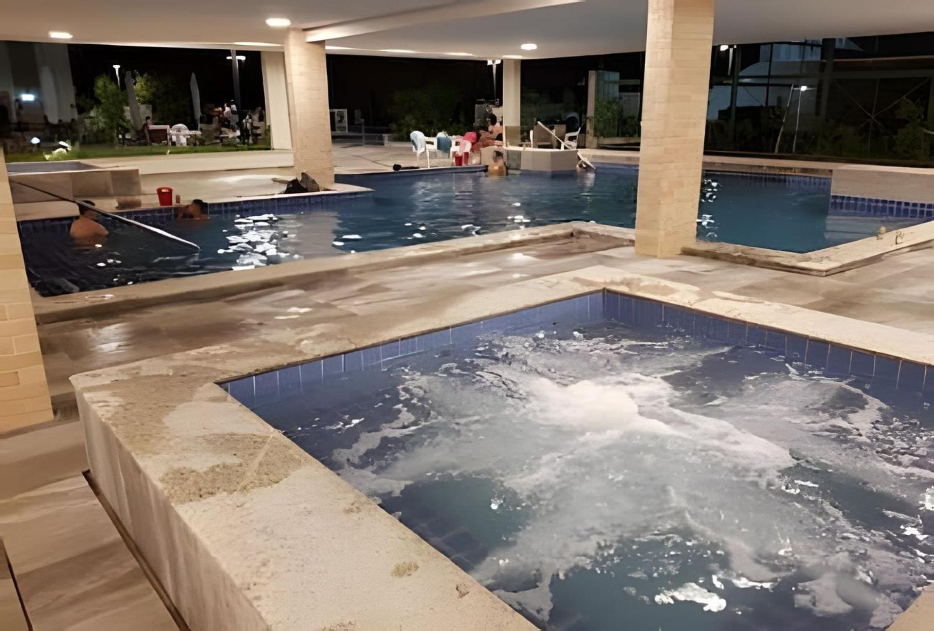 Apto no Park Veredas com acesso ao rio de águas quentes e área de lazer espetacular