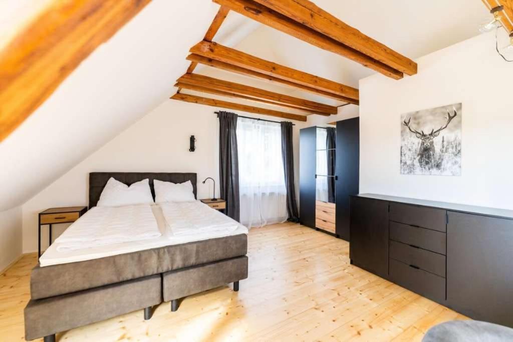 Luxuriöses Bauernhaus mit Garten und Parkplatz