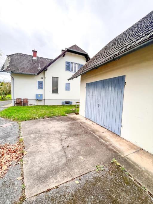 Luxuriöses Bauernhaus mit Garten und Parkplatz