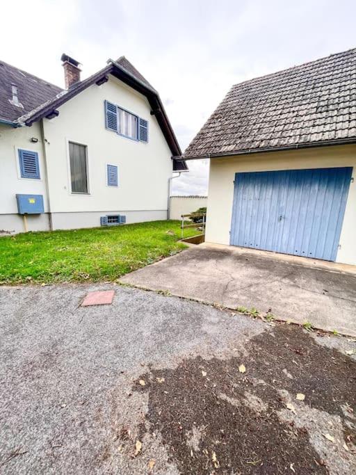 Luxuriöses Bauernhaus mit Garten und Parkplatz
