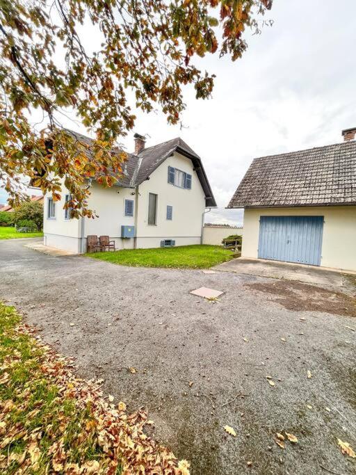 Luxuriöses Bauernhaus mit Garten und Parkplatz