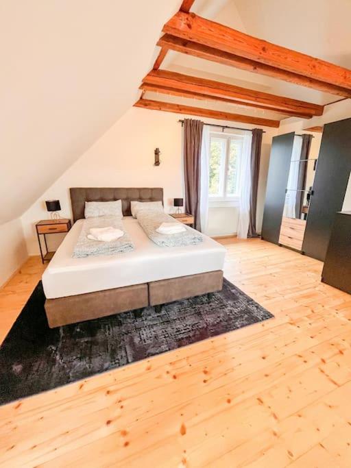Luxuriöses Bauernhaus mit Garten und Parkplatz