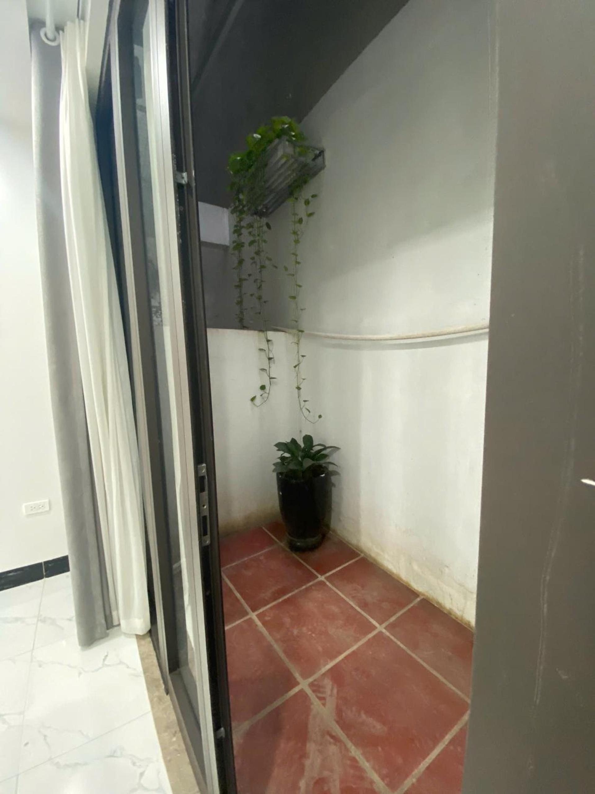 Lily Hometel - Confetti Apartment Nguyễn Công Trứ