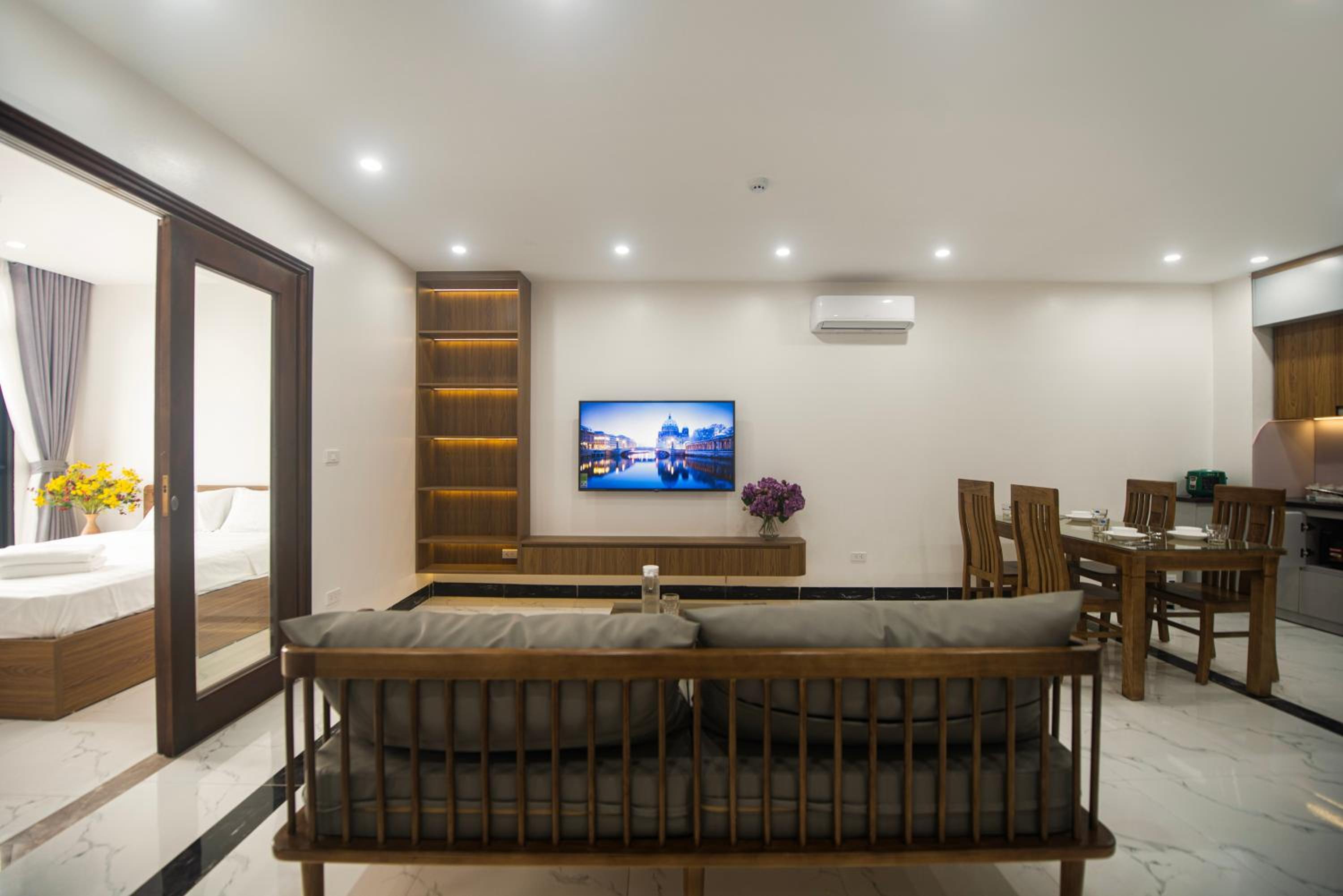 Lily Hometel - Confetti Apartment Nguyễn Công Trứ