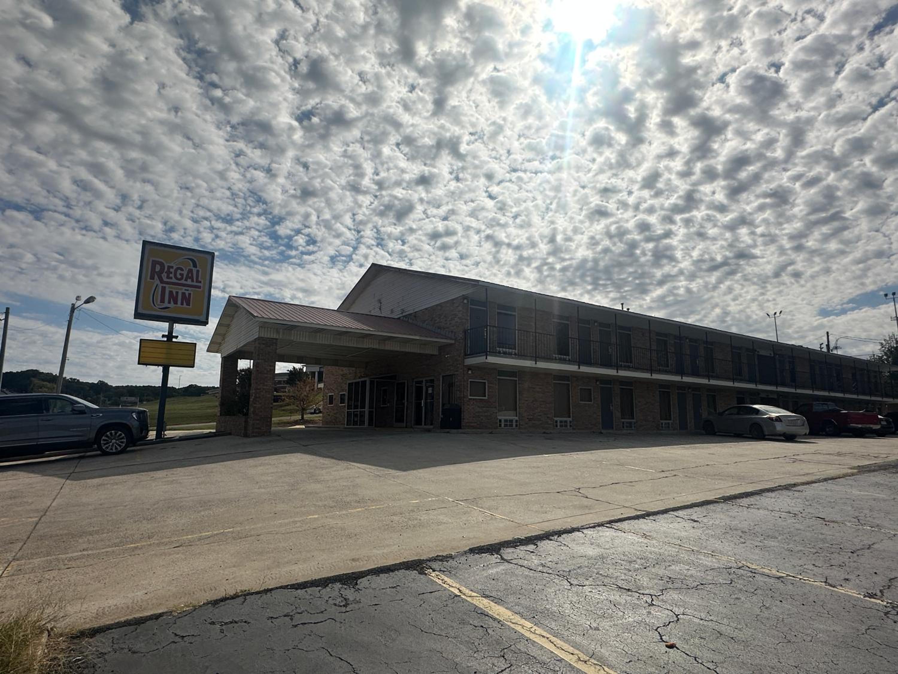 Regal Inn Guntersville Hwy 431 view 2