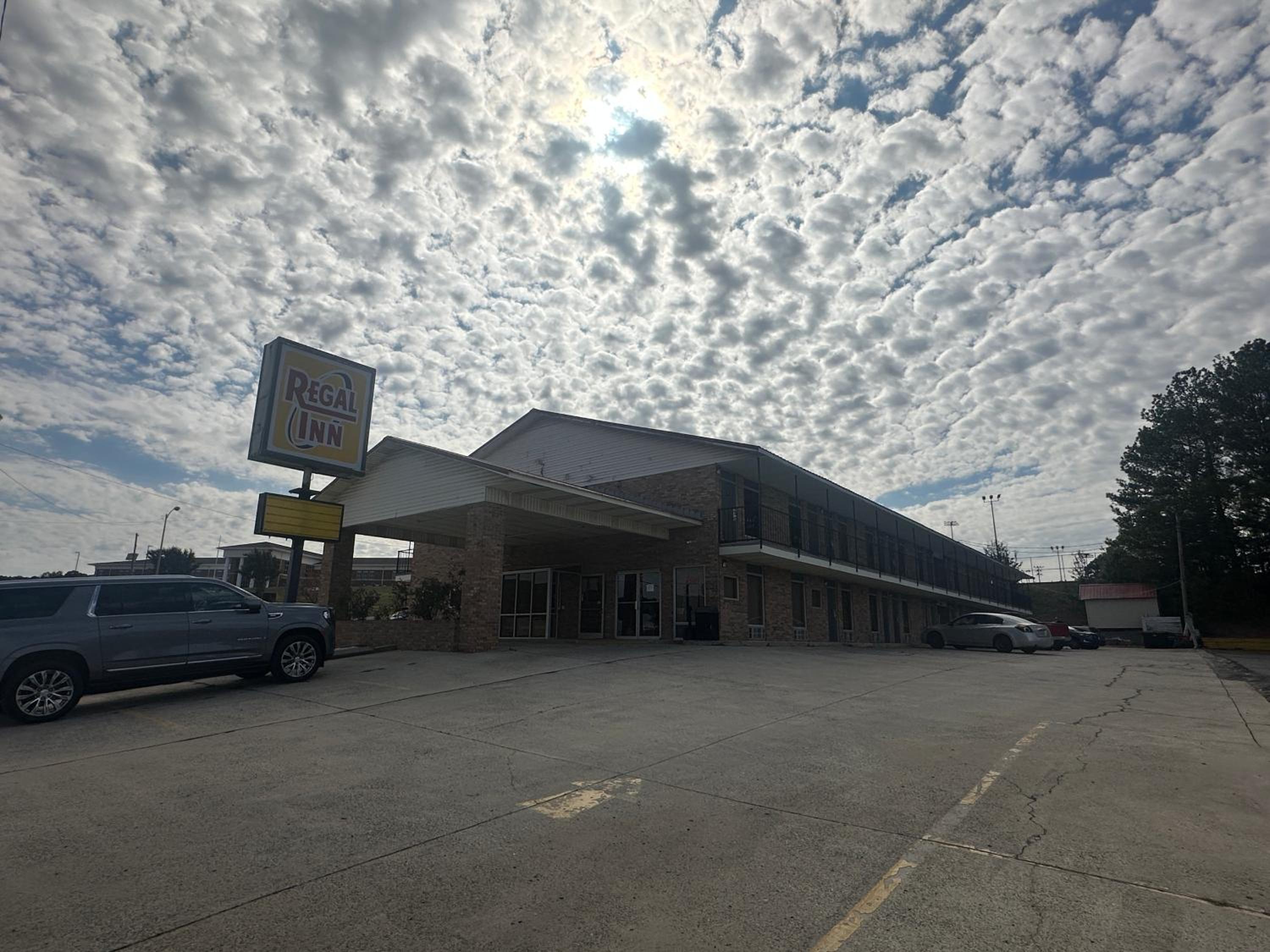 Regal Inn Guntersville Hwy 431 view 3