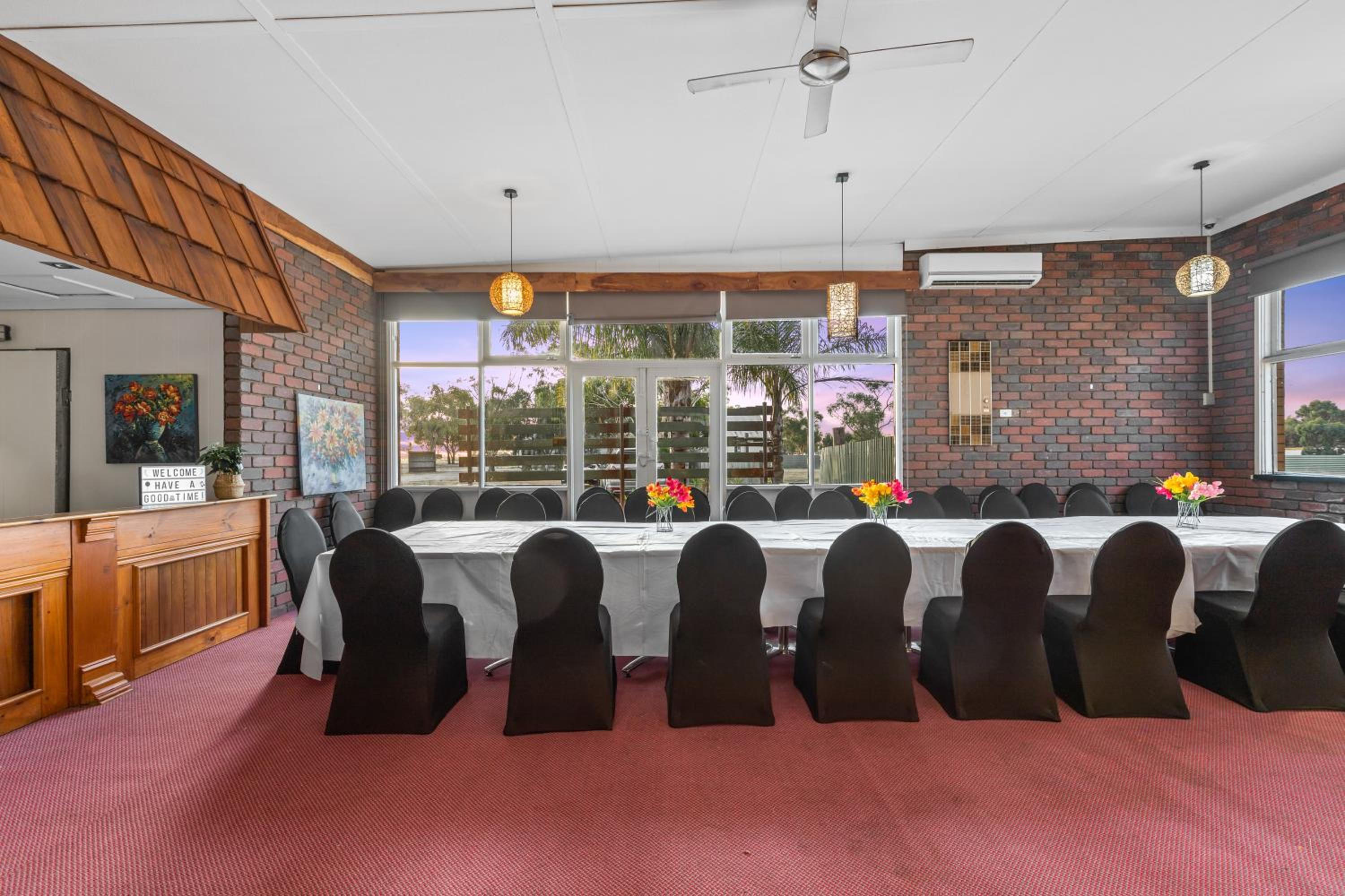 Your Own Pub near Murray - Sleeps 21