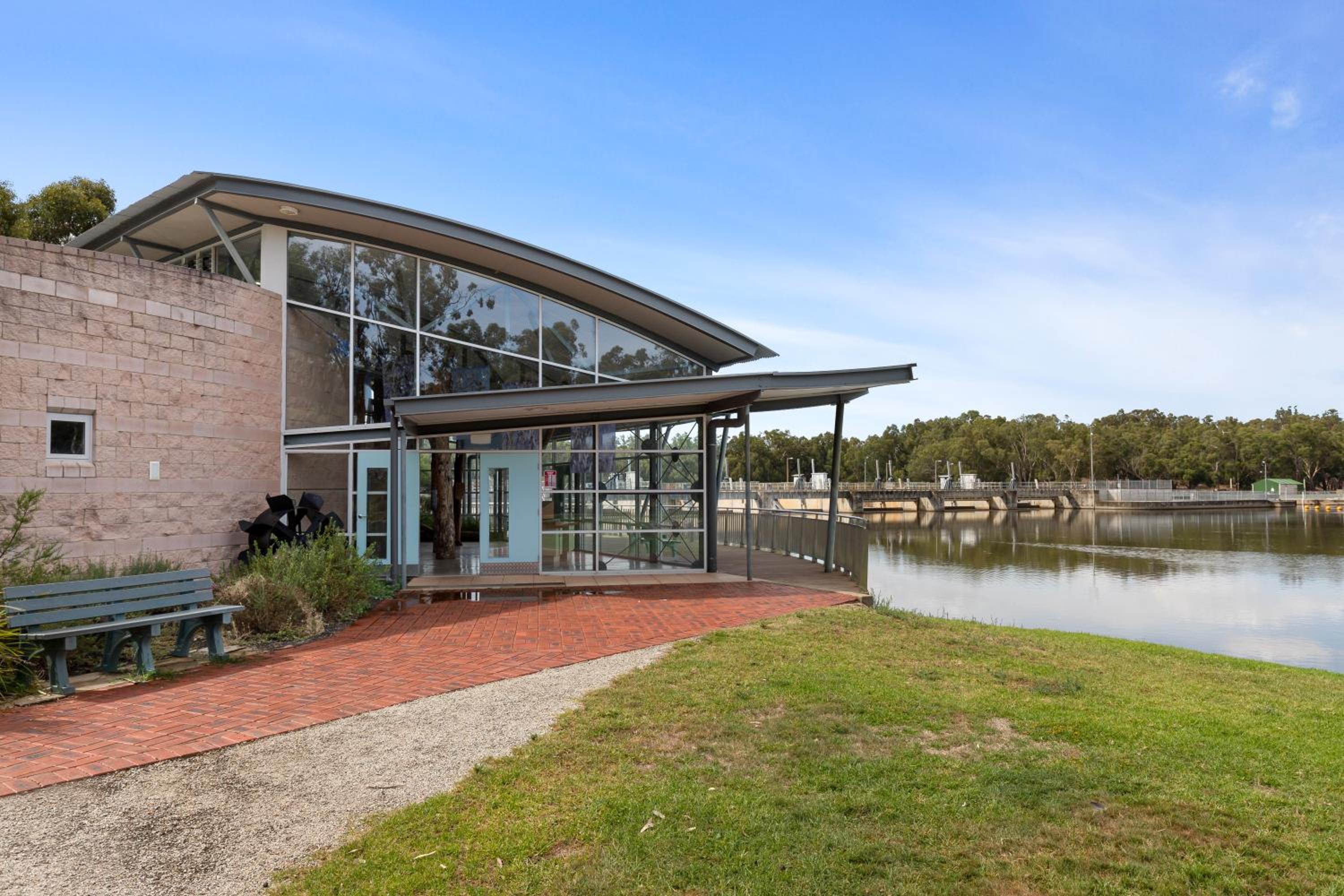 Your Own Pub near Murray - Sleeps 21