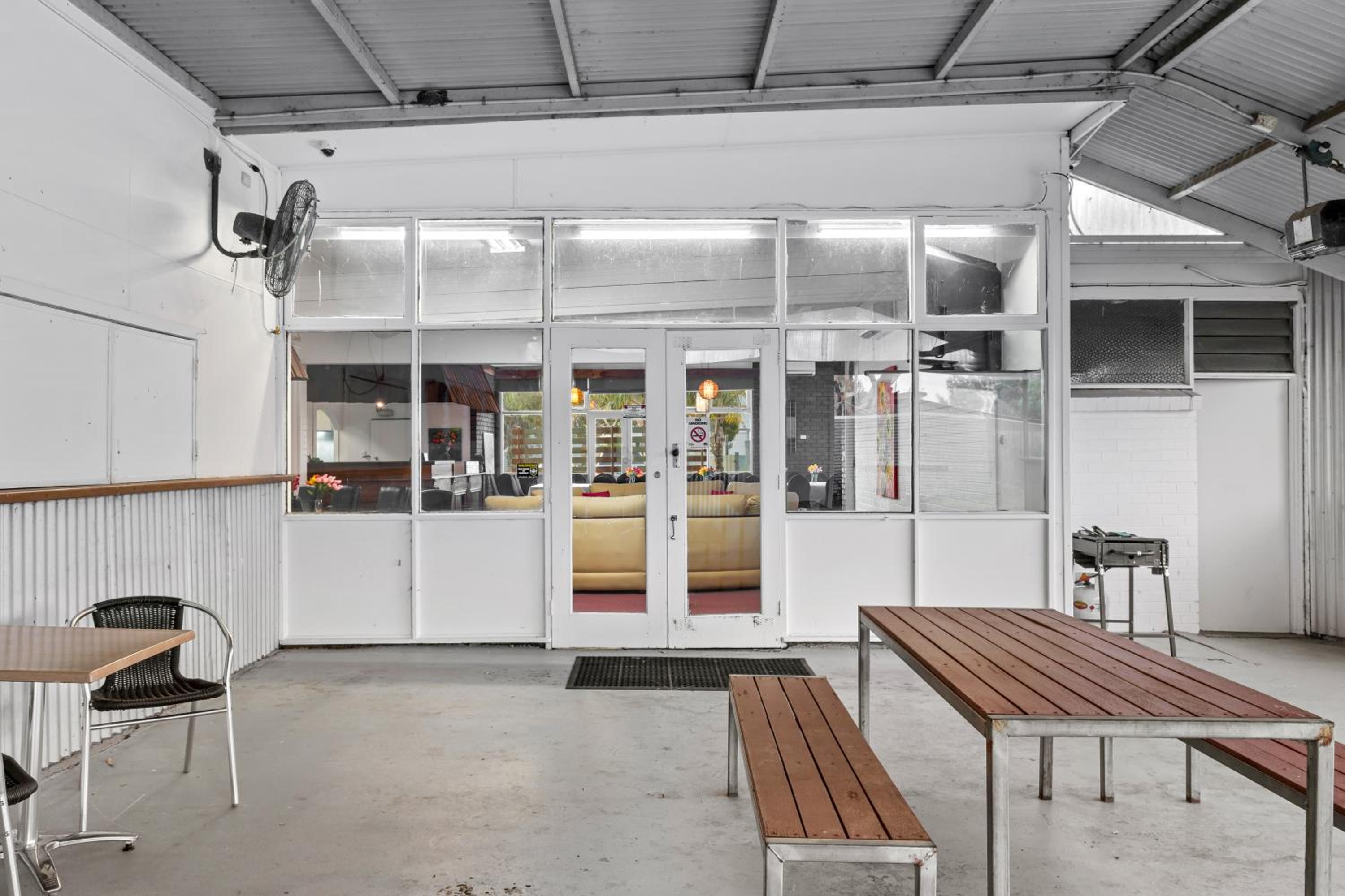 Your Own Pub near Murray - Sleeps 21