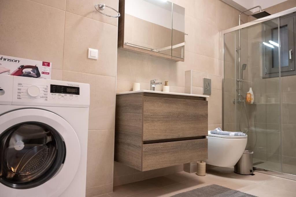 LYAN Cozy Apartment by HOME SH view 2