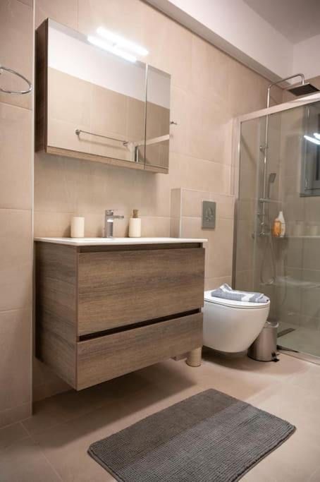 LYAN Cozy Apartment by HOME SH view 4