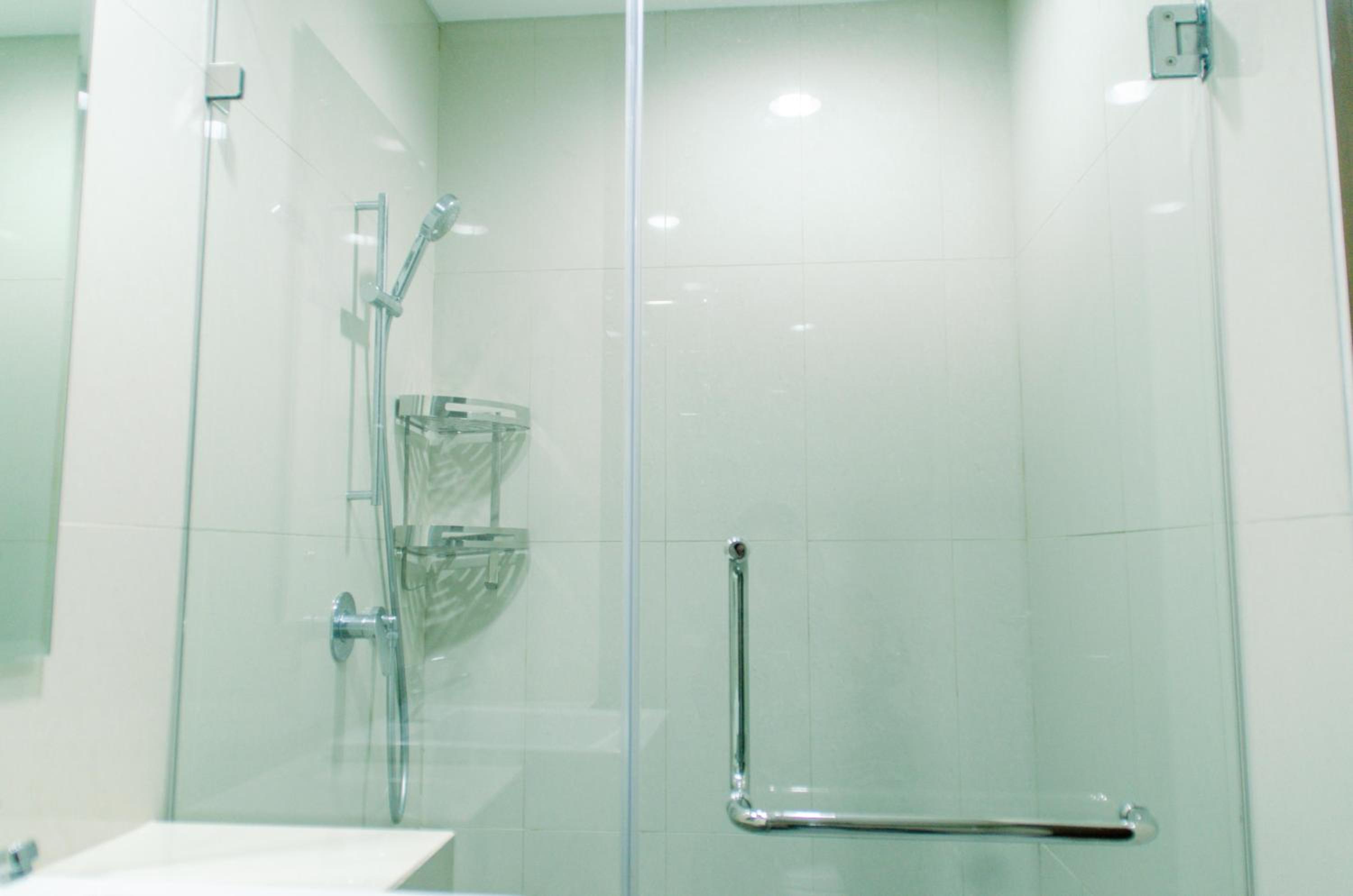 Spacious and Comfort 3BR at M-Town Signature Apartment By Travelio view 5
