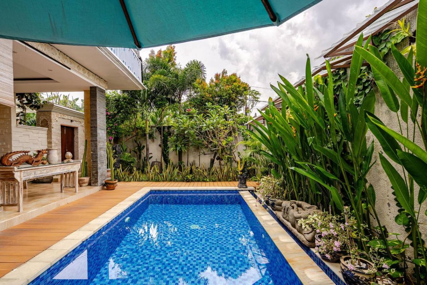 Hotel Villa Naga, pool, Kitchen, terace and garden - Image 1