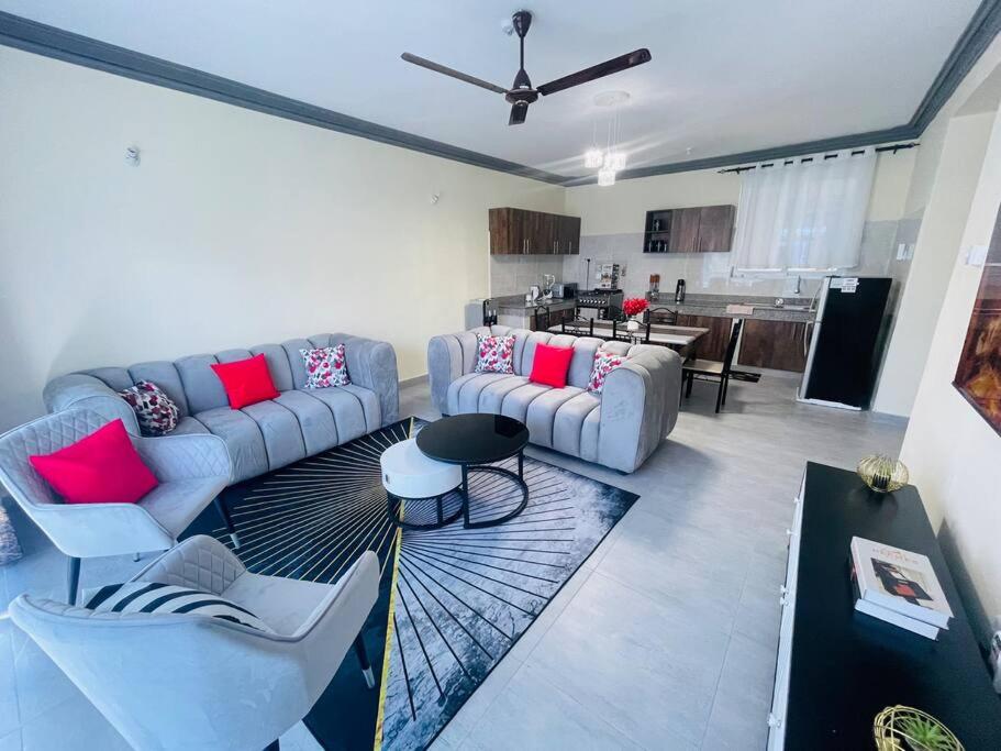A lush 3bedroom Condo with Aircon and a Pool view 3