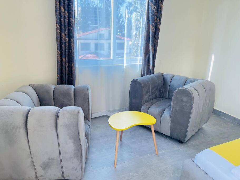 A lush 3bedroom Condo with Aircon and a Pool view 4