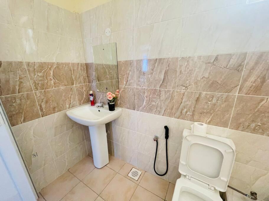 A lush 3bedroom Condo with Aircon and a Pool view 5
