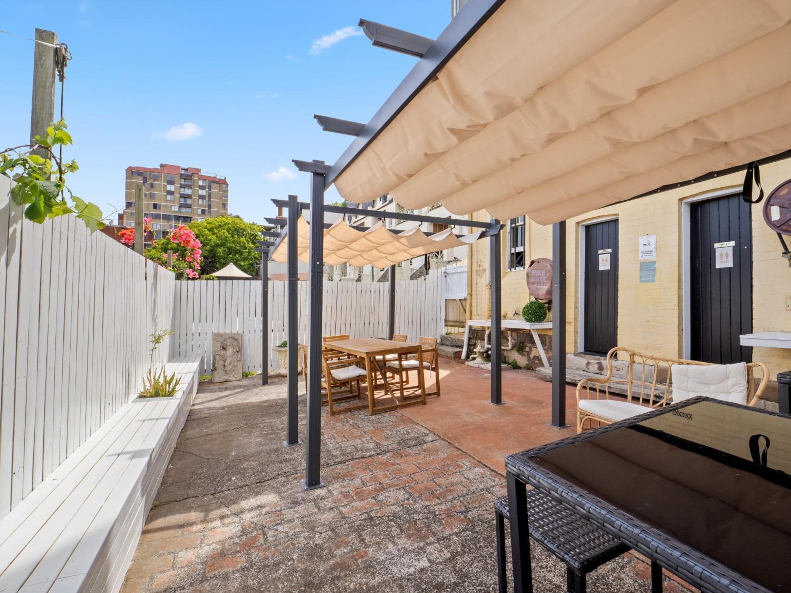 AZZURO POD HOTEL - Potts Point - Image 1
