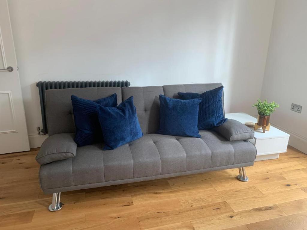 HU1 Triplex City Centre Gem sleeps 6 H7 view 2