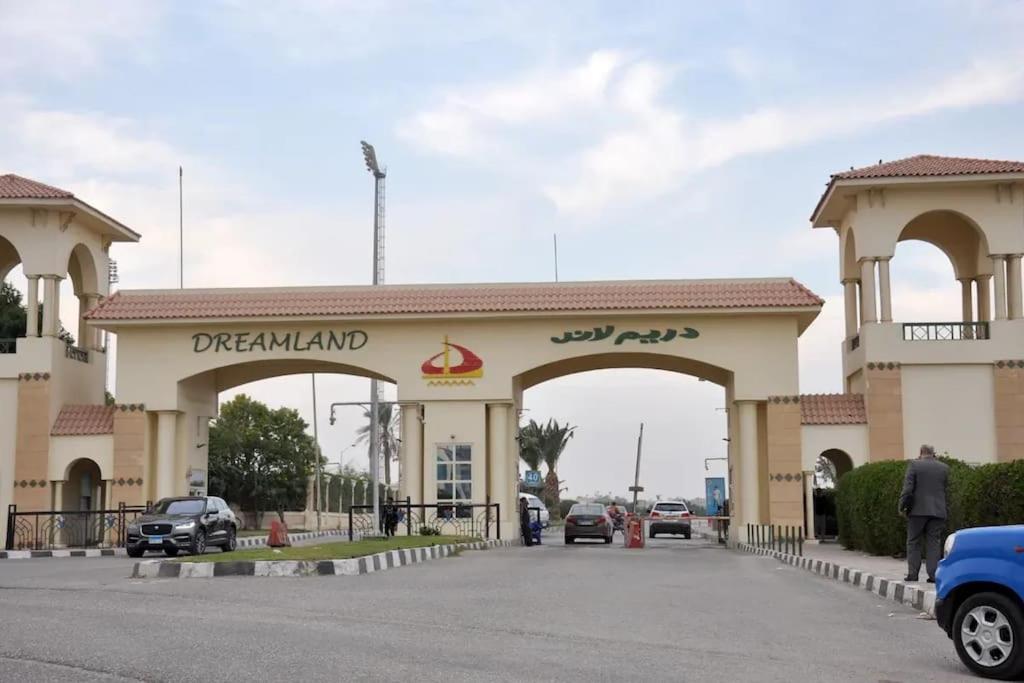 Dreamland Stylish 2BD with a garden and pool access