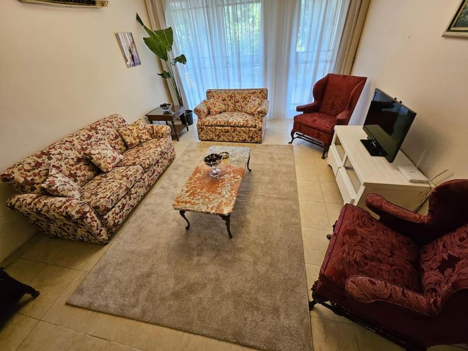 Dreamland Stylish 2BD with a garden and pool access