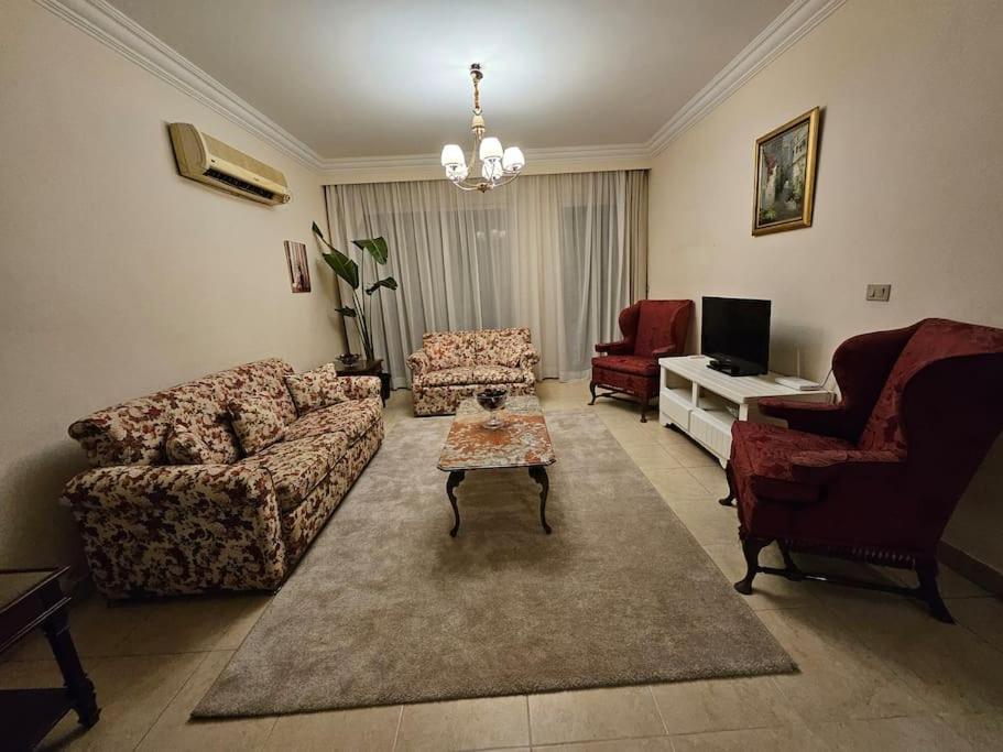 Dreamland Stylish 2BD with a garden and pool access
