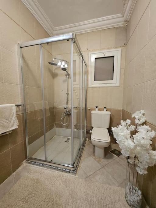 Dreamland Stylish 2BD with a garden and pool access
