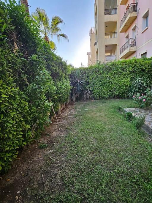 Dreamland Stylish 2BD with a garden and pool access