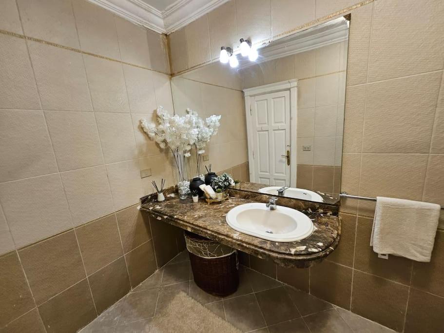 Dreamland Stylish 2BD with a garden and pool access
