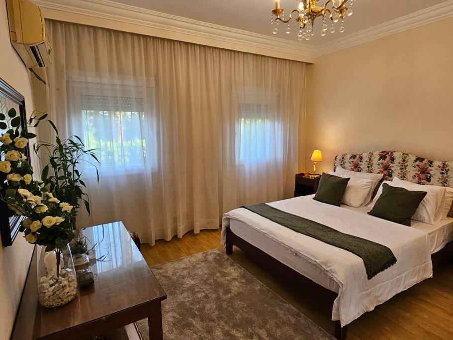Dreamland Stylish 2BD with a garden and pool access