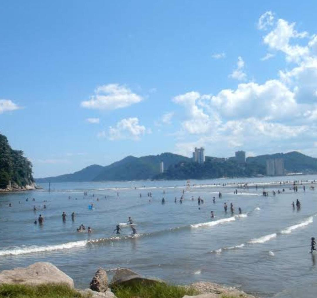 Apê 50 metros da praia com wifi e garagem