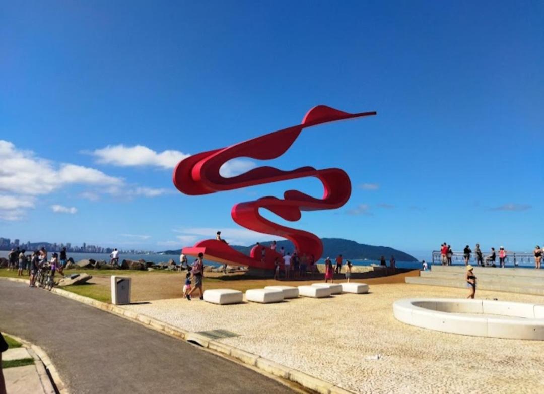 Apê 50 metros da praia com wifi e garagem