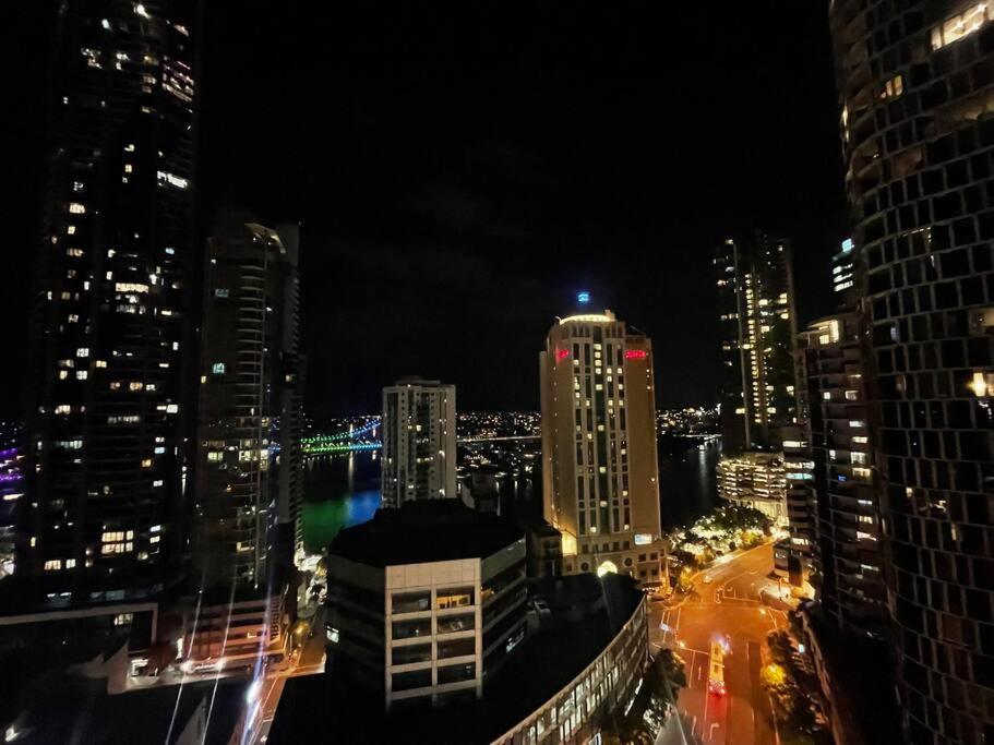 1Bed 1Bath with Story Bridge and River Views, Parking, and Private Balcony M7