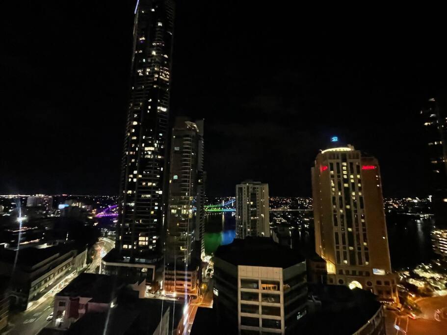 1Bed 1Bath with Story Bridge and River Views, Parking, and Private Balcony M7