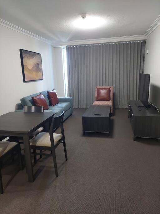 1Bed 1Bath with Story Bridge and River Views, Parking, and Private Balcony M7