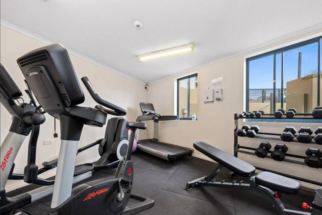 1Bed 1Bath with Story Bridge and River Views, Parking, and Private Balcony M7