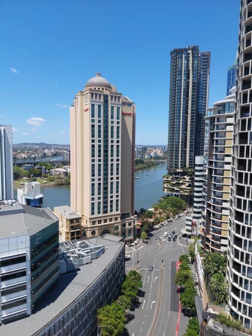 1Bed 1Bath with Story Bridge and River Views, Parking, and Private Balcony M7