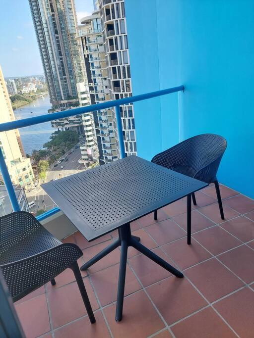 1Bed 1Bath with Story Bridge and River Views, Parking, and Private Balcony M7