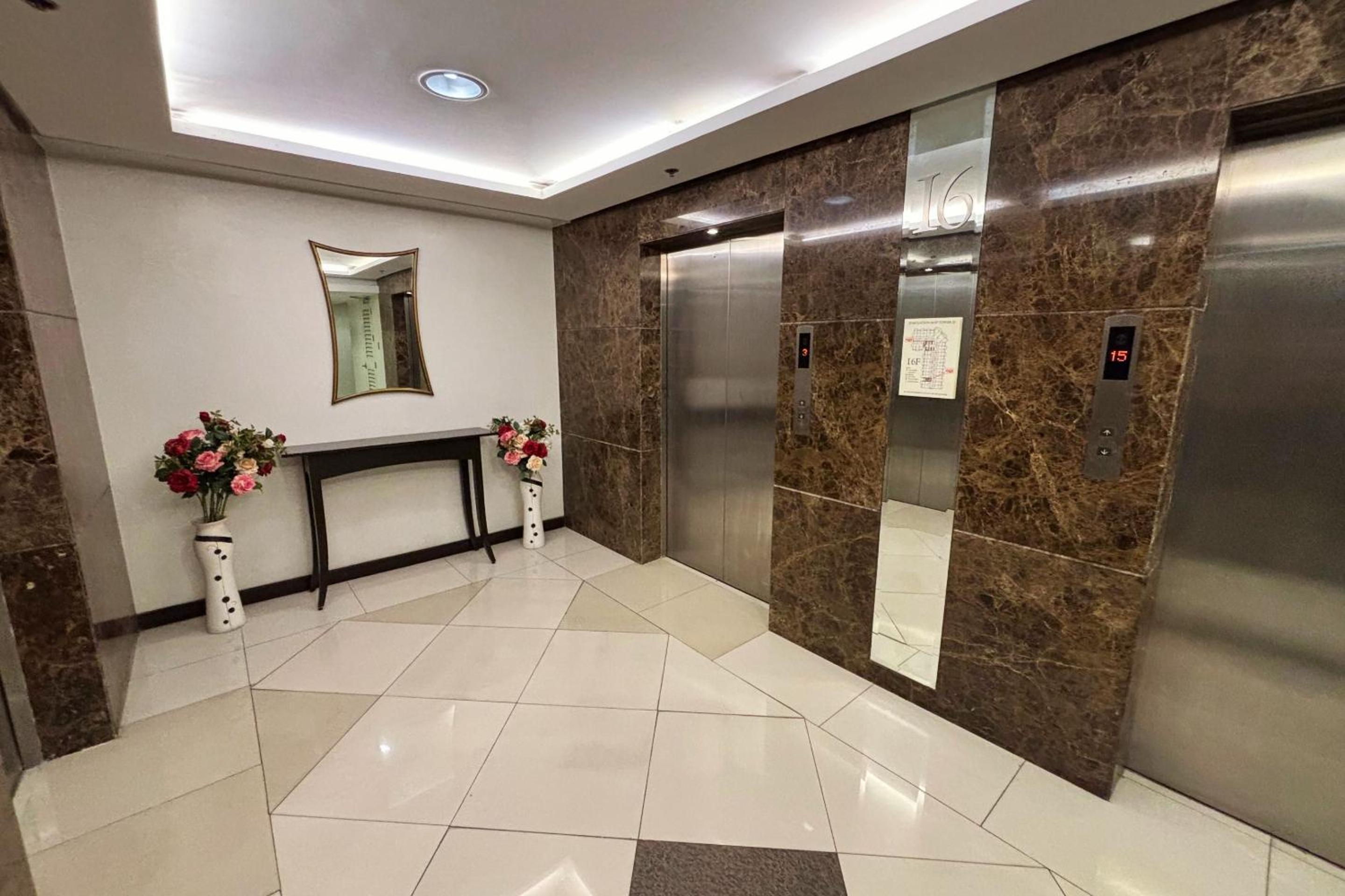 Extremeli Suites