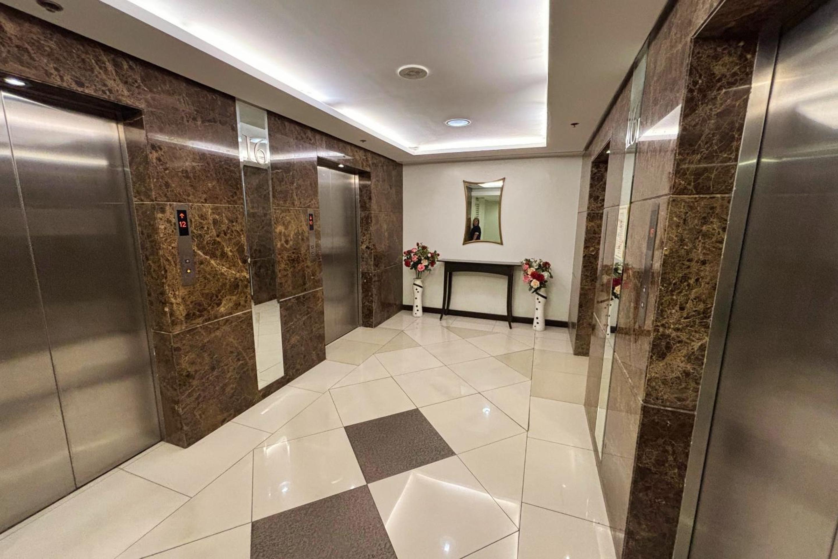Extremeli Suites