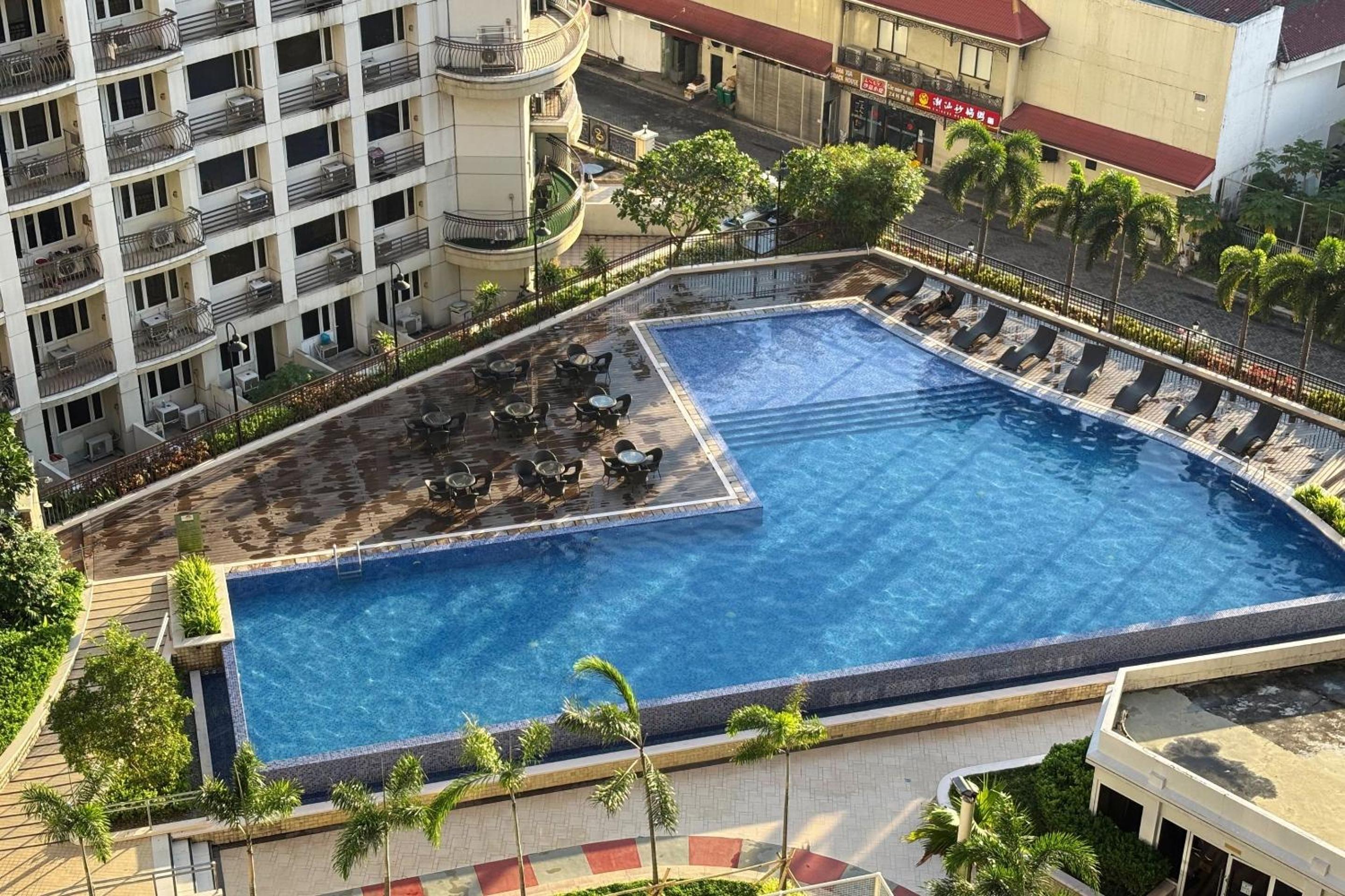 Extremeli Suites