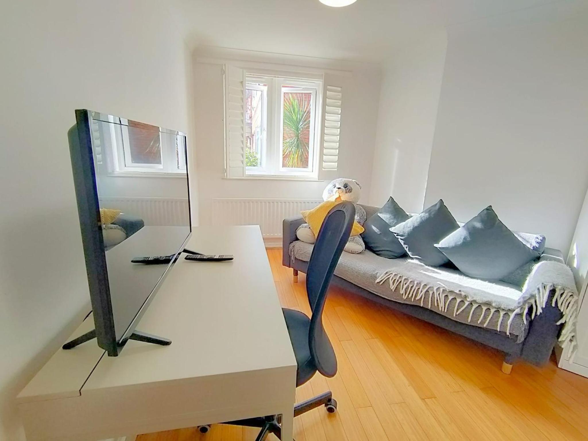 Spacious 3-Bed Cosy Flat in Westminster