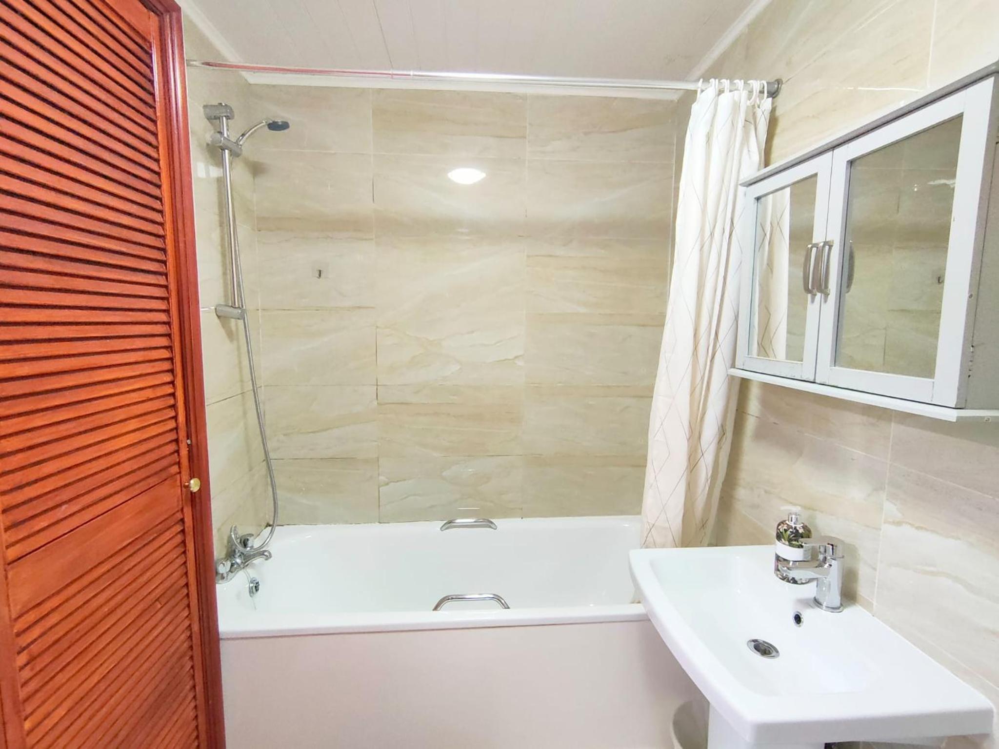 Spacious 3-Bed Cosy Flat in Westminster