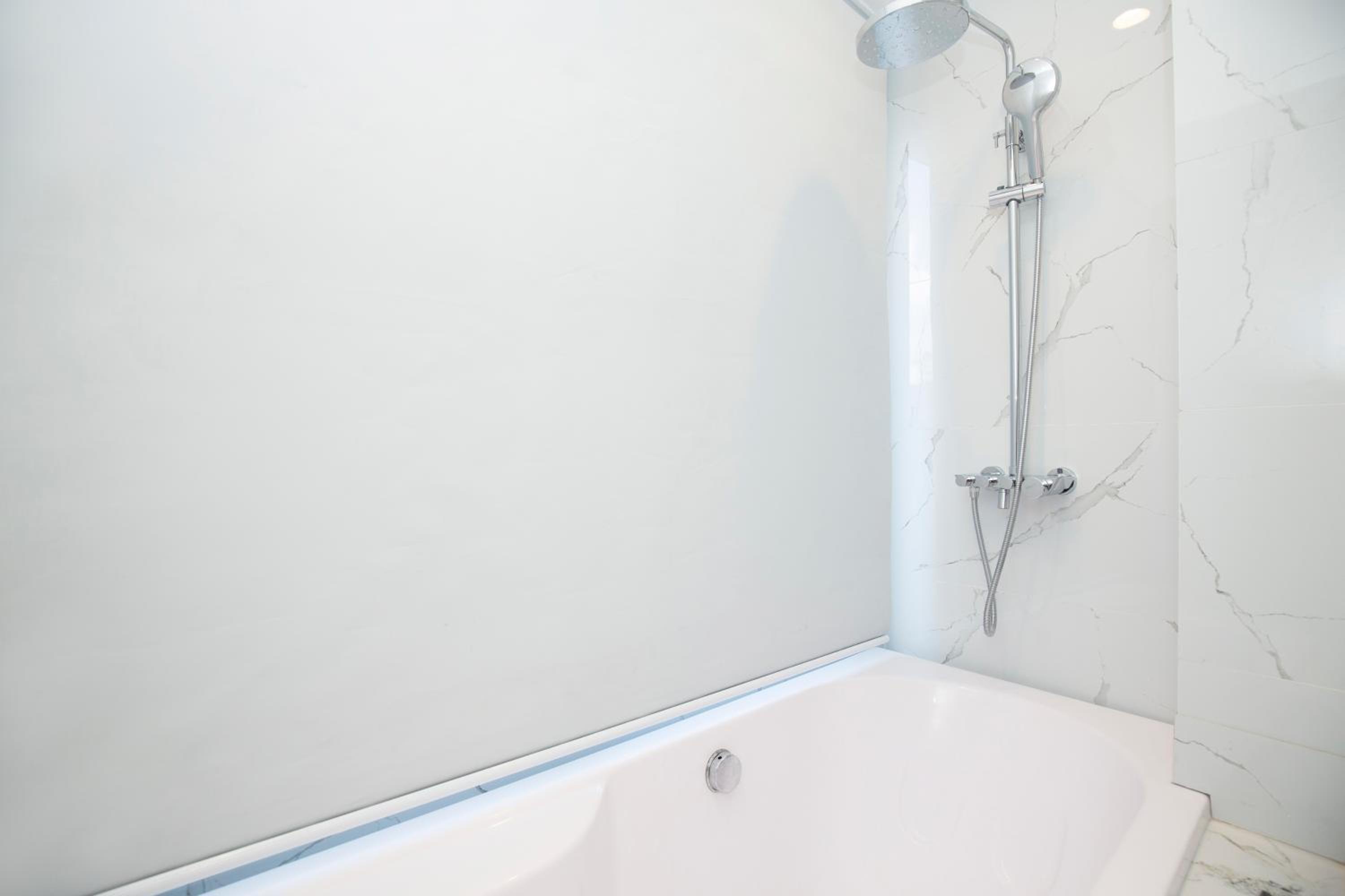 Sumitomo Tower-1 Bed Apartment & Hotel