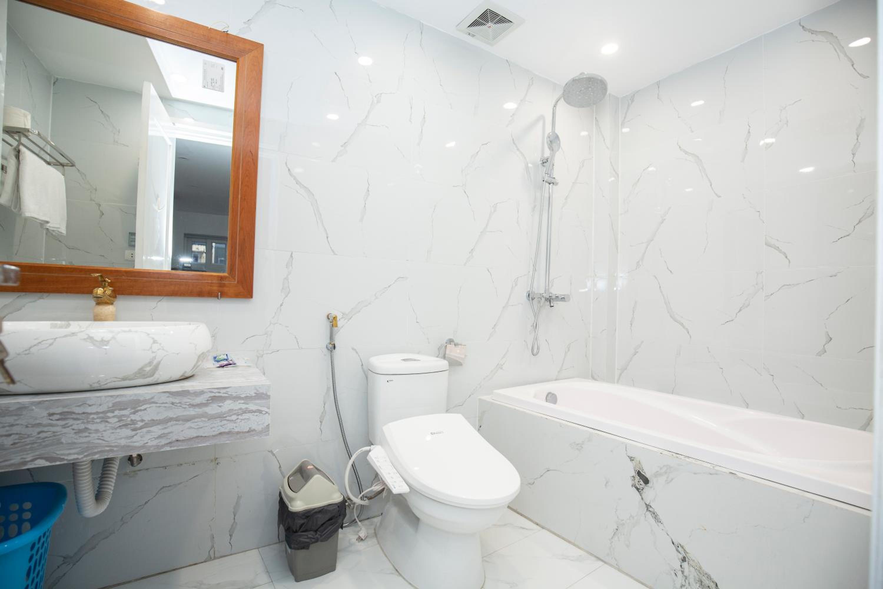 Sumitomo Tower-1 Bed Apartment & Hotel