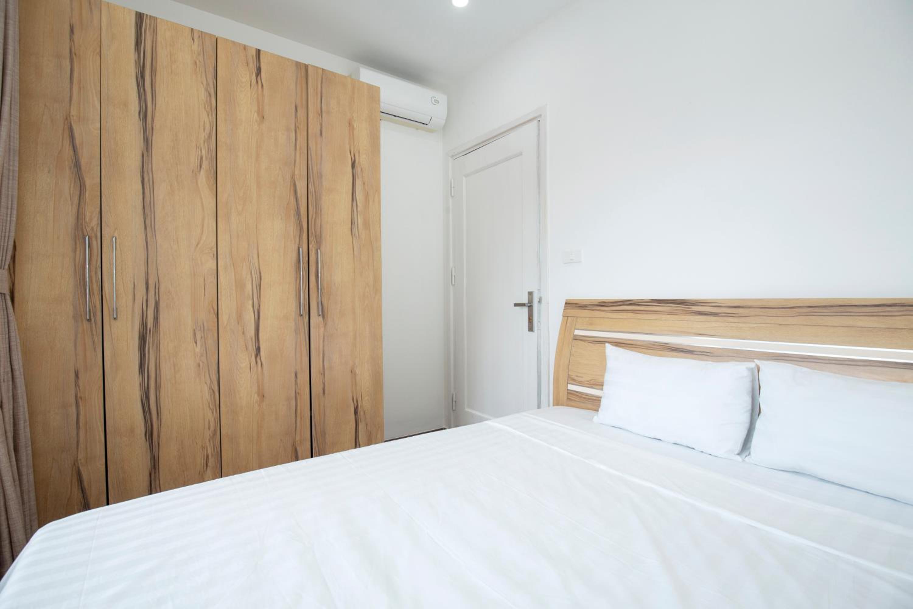 Sumitomo Tower-1 Bed Apartment & Hotel